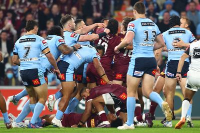 State of Origin 2022 Game 3: State of Origin 2022 Game 3 - một sự kiện thể thao đáng chờ đợi của năm. Điều thú vị là cả Blues và Maroons đều đang chuẩn bị chặng đường của mình để chiến thắng trận đấu này, giành vị trí đầu tiên trong State of Origin, và bạn đừng bỏ lỡ cơ hội để xem trận đấu này.