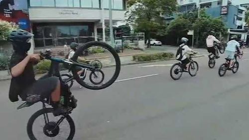 Agli adolescenti sotto i 16 anni sarà vietato l’uso delle e-bike in base alle nuove leggi proposte nel Queensland.