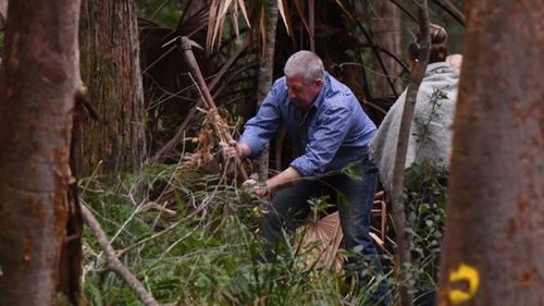 Matthew Leveson's father, Mark, assists police in the search for his son's body. (AAP)