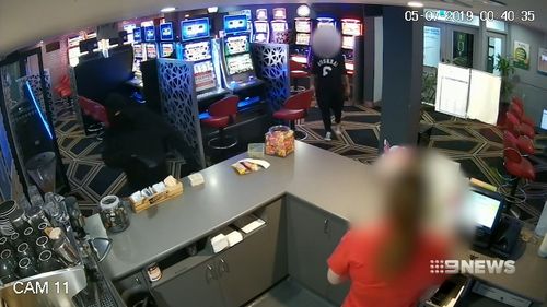 190705 Gold Coast pub robbery thief pokie player hero crime news Queensland Australia