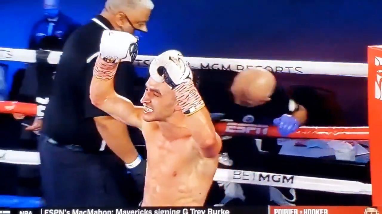 Aussie star Jason Moloney defeats Mexican Leonardo Baez via TKO