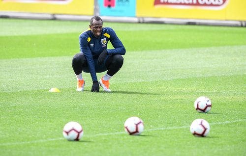 Bolt sluggishly ran his way through a training session at Central Coast Stadium, struggling to keep up with his teammates.