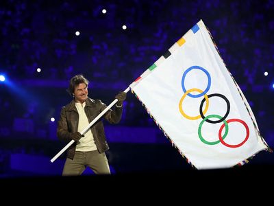  Tom Cruise does a stunt to close the Olympics