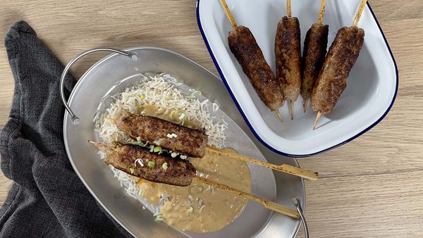 Satay skewers with peanut sauce