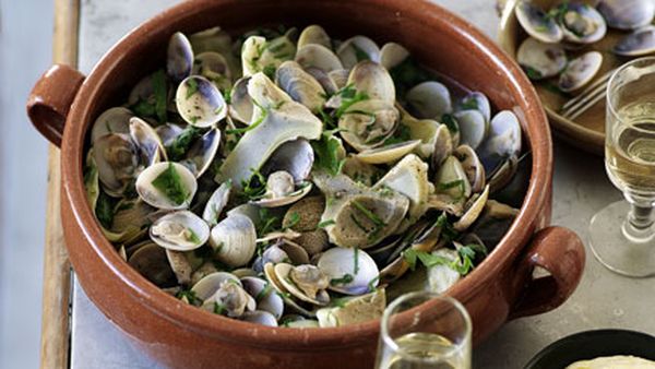 Clams and artichokes with alioli