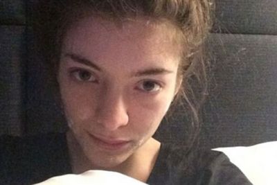Spot cream, under eye bags and a bit of a scowl, this is what Lorde thinks about the Hollywood ideal.