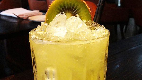 Ginger kiwi caipirinha