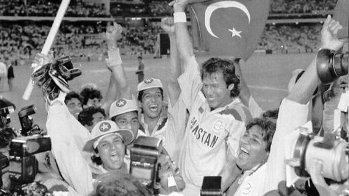 Imran Khan waves the Pakistan flag after winning the World Cup at the MCG in 1992. (AP)