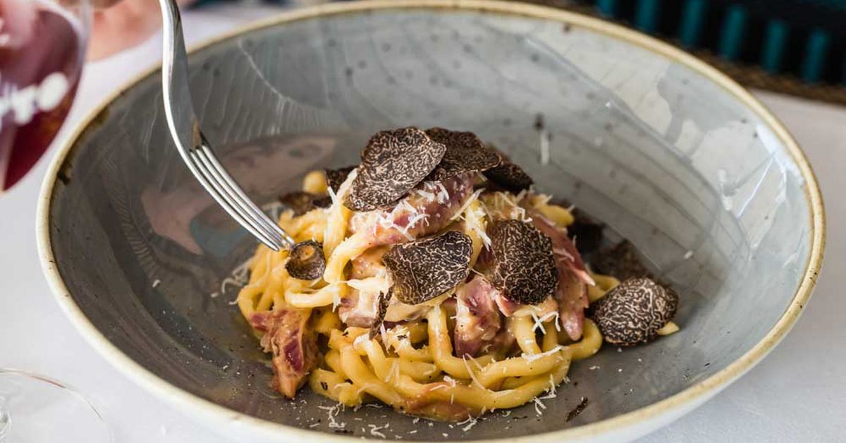 Otto's spaghetti, smoked ham hock, pecorino, truffles and egg yolk recipe -  9Kitchen