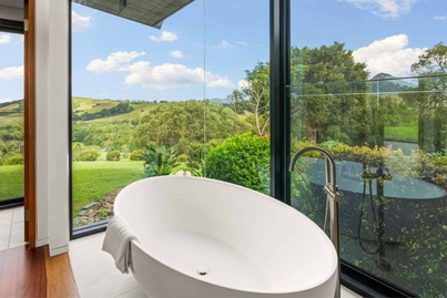 Bathrooms where you can shampoo with a view