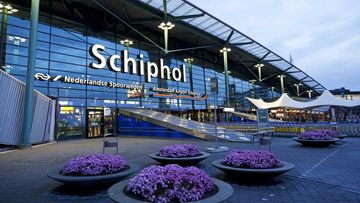 4. Amsterdam Airport Schiphol (AMS): Connectivity index: 286. Dominant carrier: KLM (51% share).