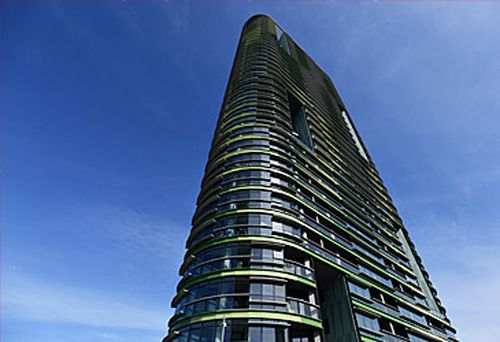 An interim briefing report by two engineering experts, commissioned by the state government, has identified a number of problems in the Sydney Olympic Park tower.