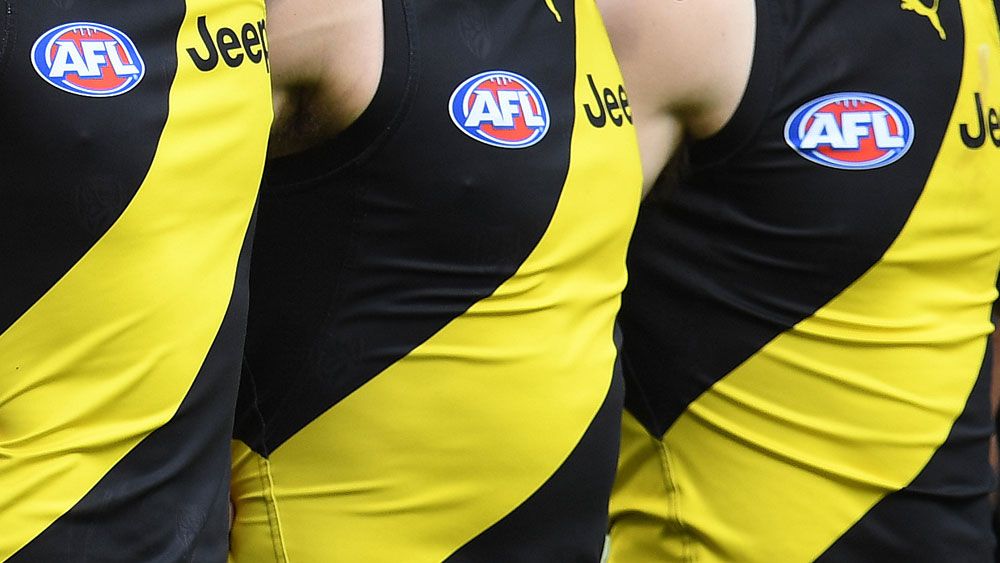 Police to investigate Richmond Tigers players' phones as part of nude photo investigation 