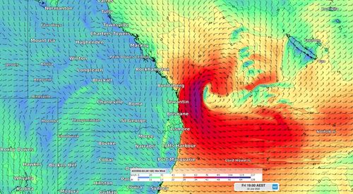 Le temps violent est causé par une dépression de la côte est tourbillonnant au large du Queensland.