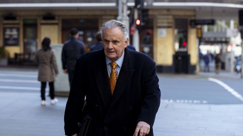 As acusações seguem uma saga legal que começou em julho, quando Matthews alegou um 