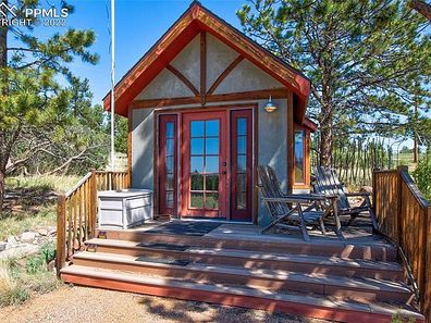 Colorado cottage goes on the market for just one dollar 