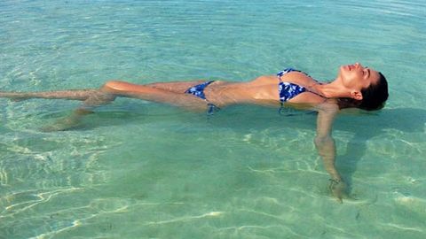 Beach babe and baby: Miranda Kerr takes bikini break with Flynn
