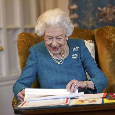 Queen Elizabeth views commemorative items ahead of Platinum Jubilee