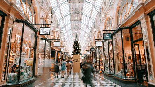 Retail worker gets the ultimate revenge on rude customer at Christmas