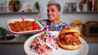 Jane de Graaff cooks up easy 'pulled pork' jackfruit