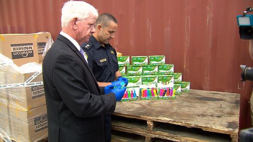 Detective Superintendent Peter McErlain (left) said the seizure contained the equivalent of 2.5m hits of ice. (9NEWS)