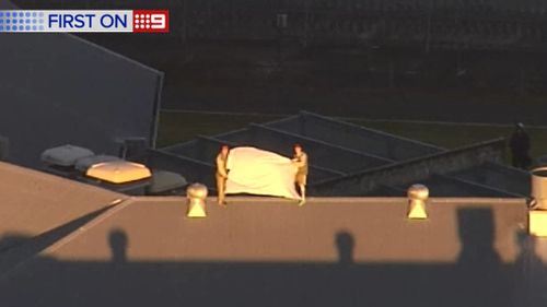 Prisoners on the roof of the Woodford Correctional Centre. (9NEWS)