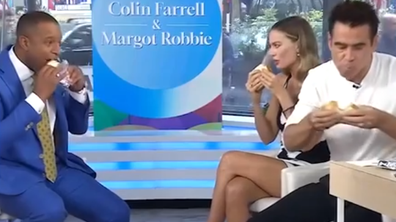 Margo Robbie and Colin Farrell eat chip sandwiches on US Today