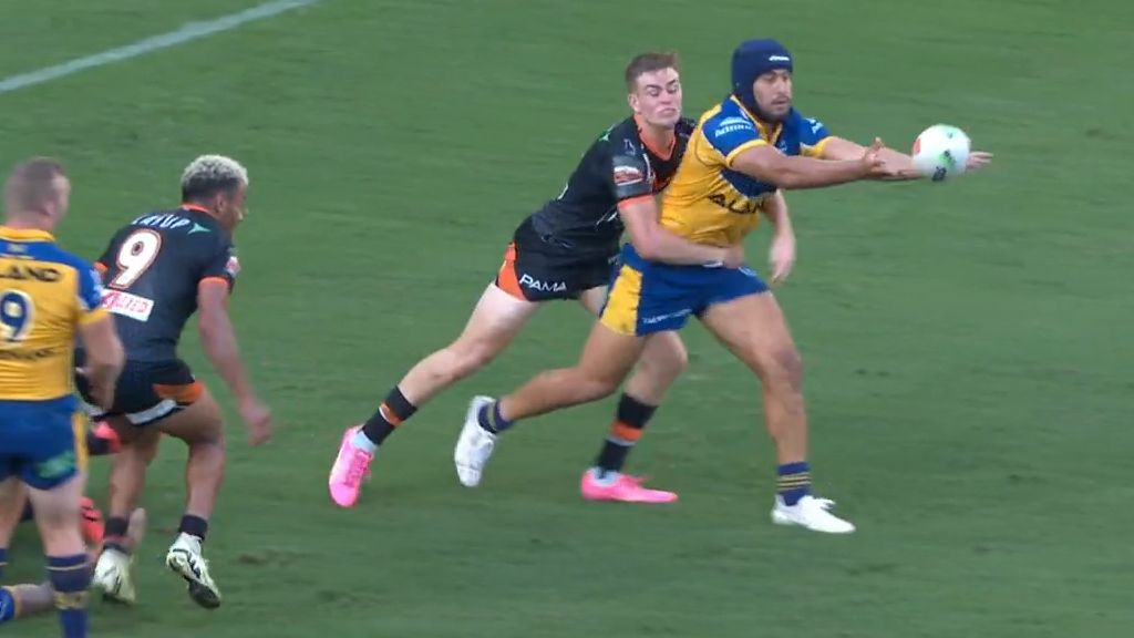 'Close to the line': Gould, Gallen split on match review verdict as Tigers youngster Lachlan Galvin faces two match ban for hip drop
