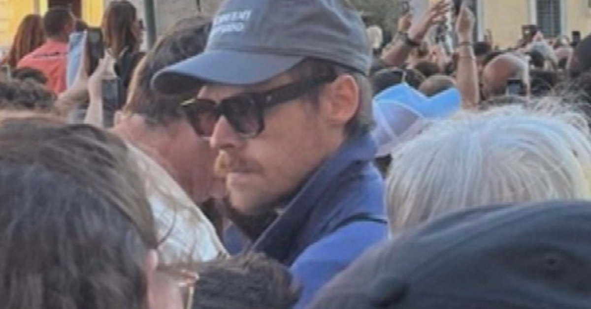 Music megastar spotted among crowds celebrating new pope