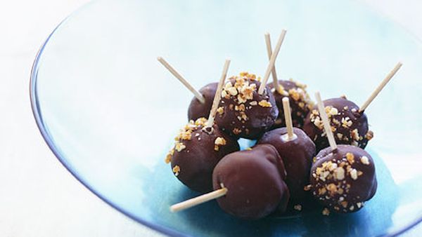 Chocolate orange ice-cream balls with almond praline