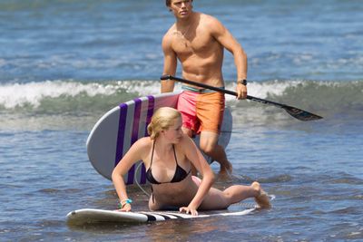 Ireland Baldwin know this all too well, she took her hunky surfer BF out for a sexy paddle-boarding session, also in Hawaii.