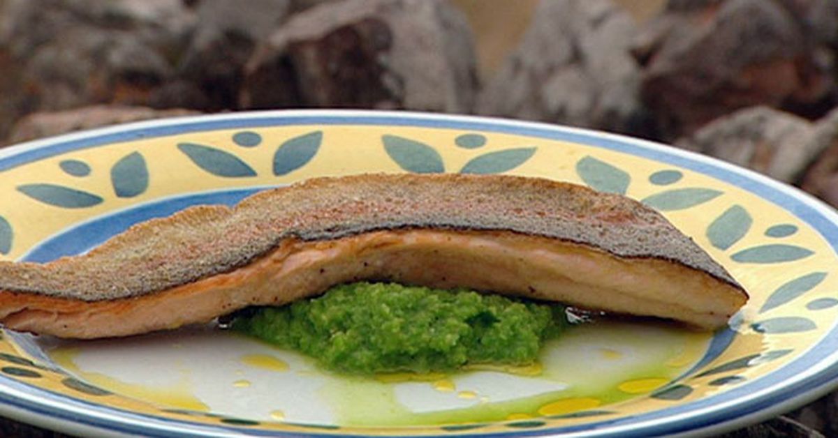 Rainbow trout fillet with mushy peas - 9Kitchen