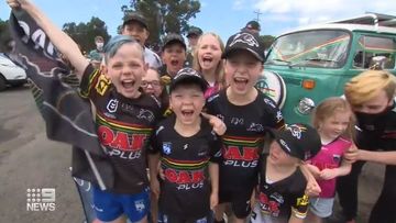 Sydneysiders get into the NRL grand final spirit. The Panthers and the Bunnies will battle it out in tomorrow night&#x27;s NRL grand final in Brisbane.