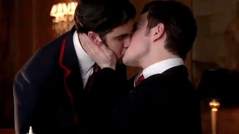 Glee stuns audiences with same-sex kiss... between two guys