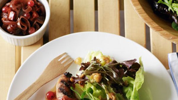 Green salad with hazelnut dressing