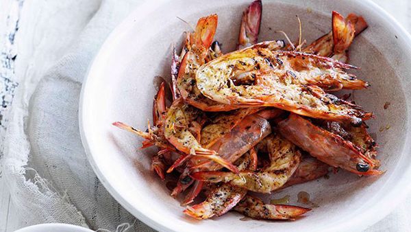 Barbecued prawns with pico di gallo