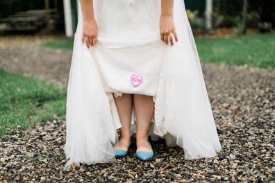 Her tailor sewed a heart patch with her sister's name in it to her gown.