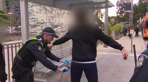 A polícia poderá revistar qualquer pessoa em público no CBD de Melbourne pelos próximos seis meses.