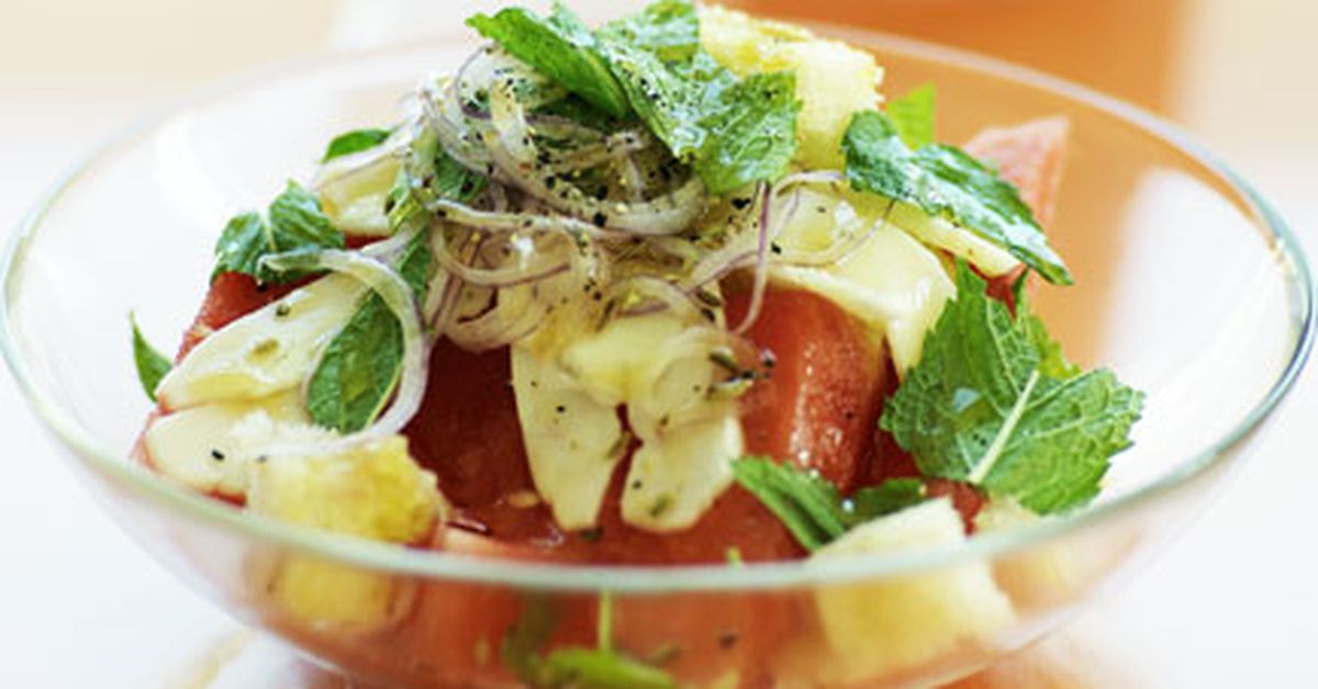 Watermelon, bread and haloumi salad - 9Kitchen