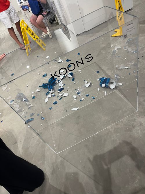 A porcelain Jeff Koons "balloon dog" sculpture, valued around A$61,000 broke into tiny pieces after an art collector accidentally kicked its podium at Art Wynwood in Miami.