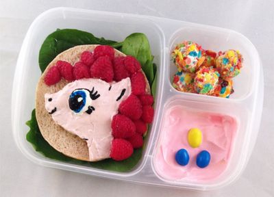 <p>Lunchbox Dad is  Beau Coffron, a San Francisco Dad who loves making creative lunches for his daughter Abby. He makes Bento-style lunches with clever cut-outs using healthy foods and characters from his daughter's favourite books, movies and shows.</p>