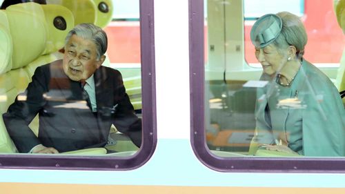 Japan's Emperor Akihito and Empress Michiko leave for Tokyo after paying a last visit to Ise Shrine earlier this month.