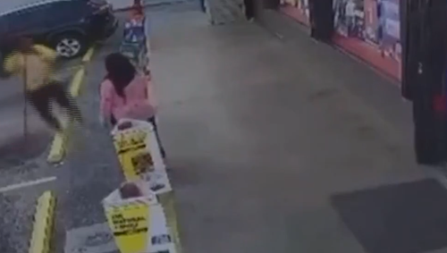 Donald Trump condivide filmati violenti di una donna uccisa in un attacco con il martello