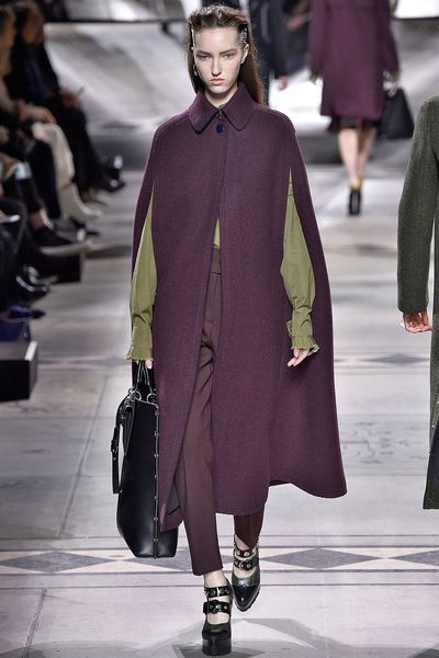 <p><strong>The Cape</strong></p><p>As
seen at: Chanel, Prada, Mulberry<br><br> How to: Bundle up on chilly mornings and wear open, leaving arms exposed as the
day heats up.</p>