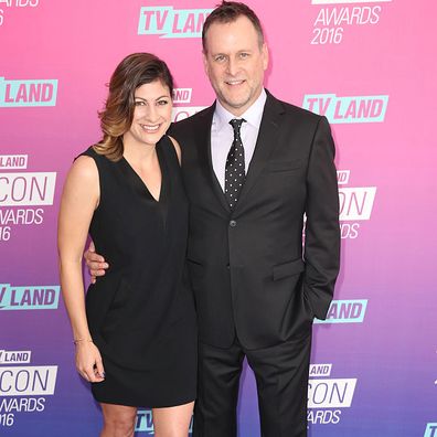 Aktor/komedian Dave Coulier dan istrinya, fotografer Melissa Coulier menghadiri Penghargaan Ikon TV Land 2016 di Barker Hanger pada 10 April 2016 di Santa Monica, California.