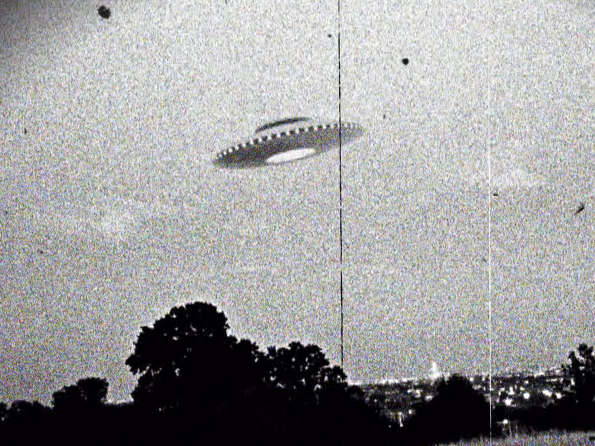 Westall UFO: Pilots could hold answers to mysterious objects in Melbourne  sky?