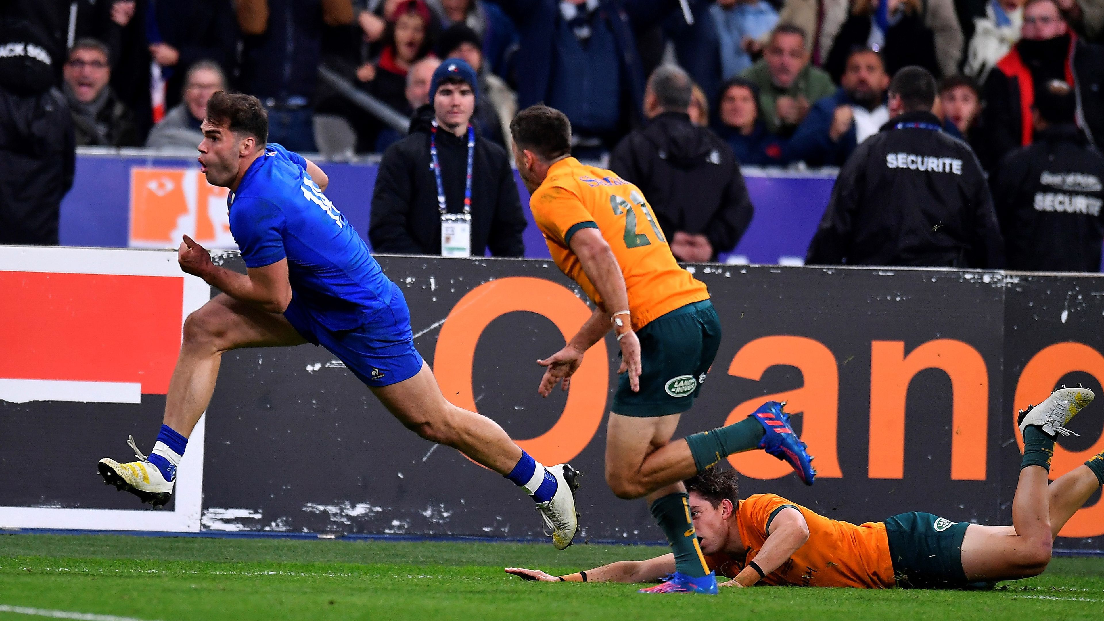 The moment Damian Penaud escaped Tom Wright and Jock Campbell to score the match-winning try for France over Australia. 