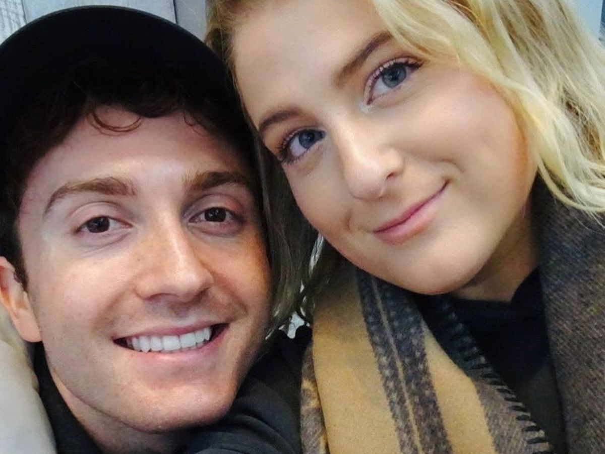 Meghan Trainor + Daryl Sabara Have Side-by-Side Toilets