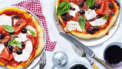 <a href="http://kitchen.nine.com.au/2016/05/16/15/15/mozzarella-tomato-olive-and-caper-pizza" target="_top">Mozzarella, tomato, olive and caper pizza<br>
</a>