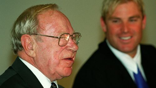 Morris with Shane Warne in 2000. (Getty)